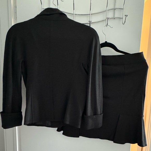 Like new Max Studio 2 piece suit - Picture 2 of 2